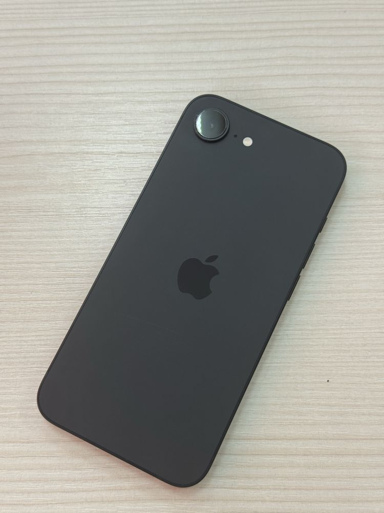 IPhone 16e 100% акб, на гарантии