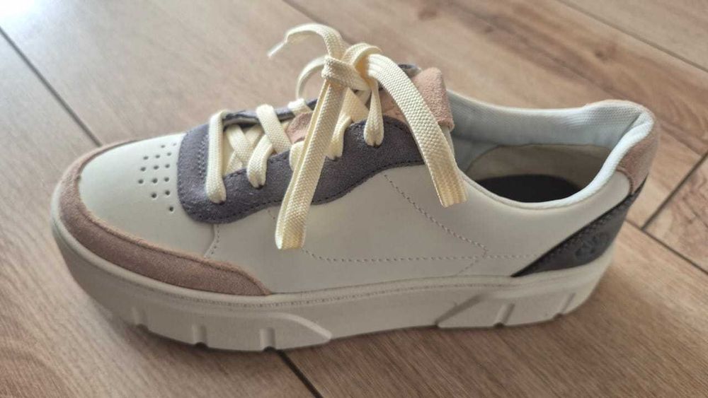 Новые кроссовки в отличном состоянии