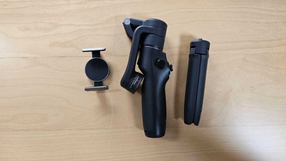 Vând stabilizator / gymbal Dji Osmo Mobile 6