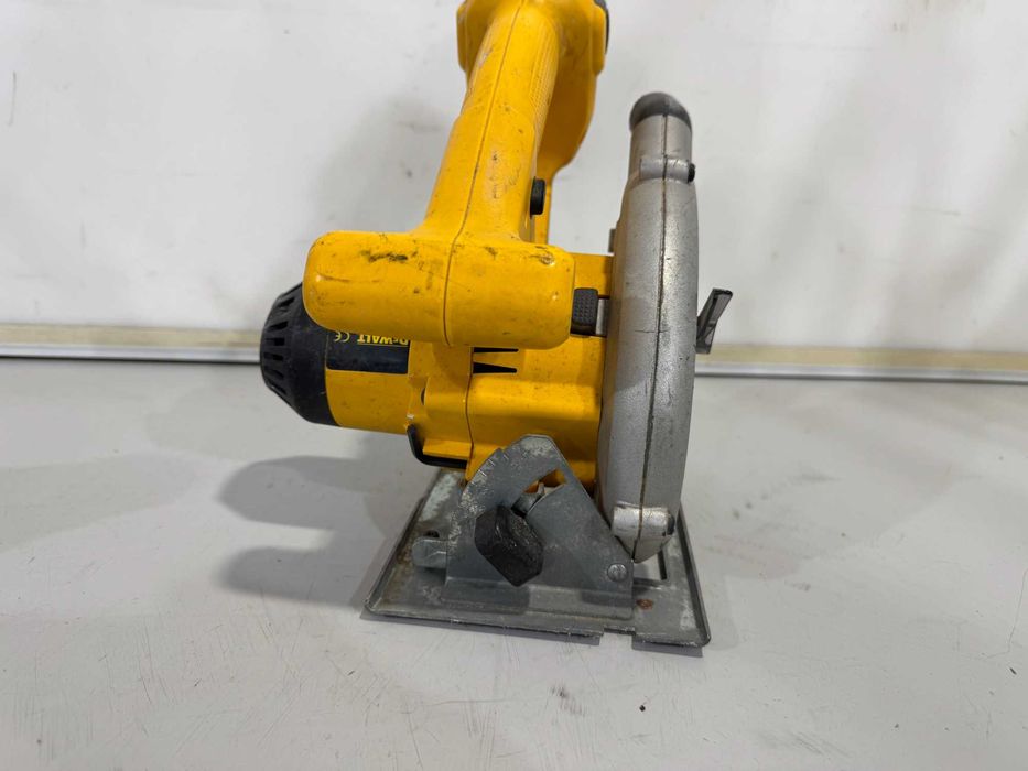 Ръчен циркуляр - Dewalt 14.4 V / 136 мм
