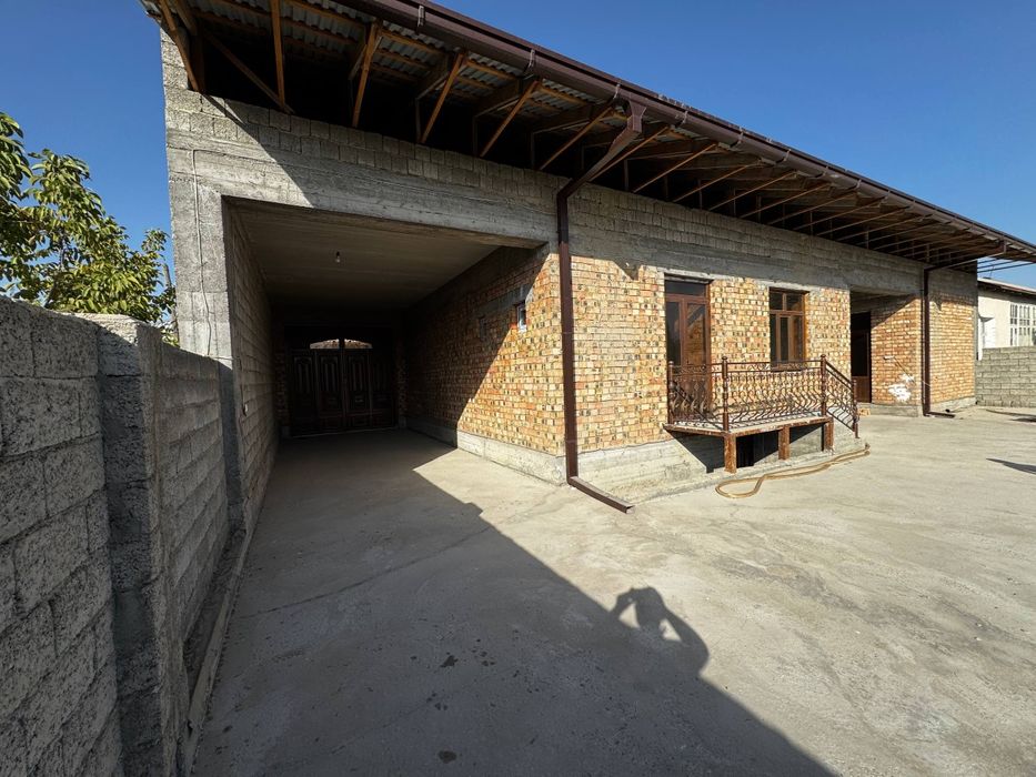 Срочна прадаю не достроенный земецный участок