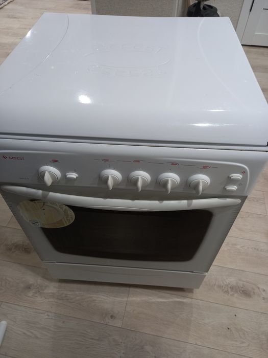 Продаю газовую плиту "Gefest"