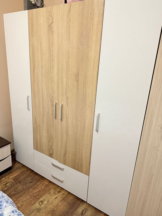 Гардероб с 4 врати