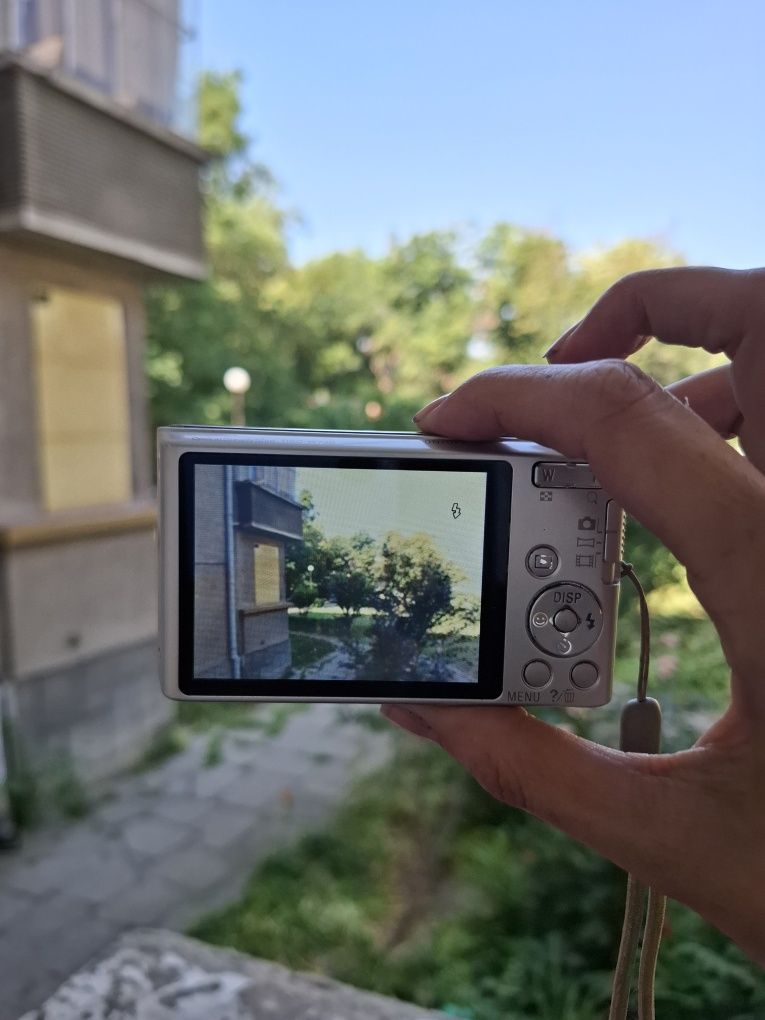 Комплект Компактен дигитален фотоапарат камера SONY Cybershot DSC-W730