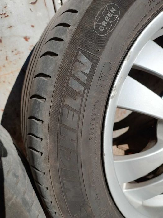 Продавам джанти с гуми за БМВ