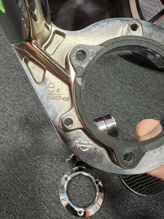 Vând kit filtru de aer Screamin’ Eagle pentru Harley Davidson 103