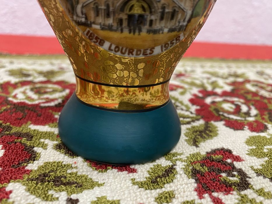 Винтидж вазичка Limoges Lourdes 1858-1958 златна украса Франция