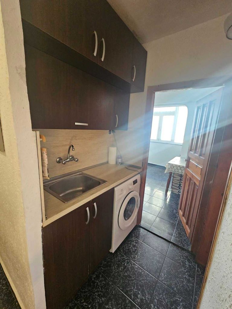 Дава се под наем Двустаен апартамент в Бургас, Славейков - 60 кв.м за 204 € - Снимка #4