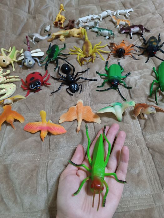 Отдам наборы животных за 2 бутылки молока Восток