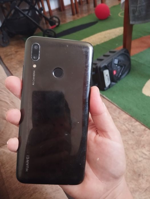 Продам хуавеи год 2019