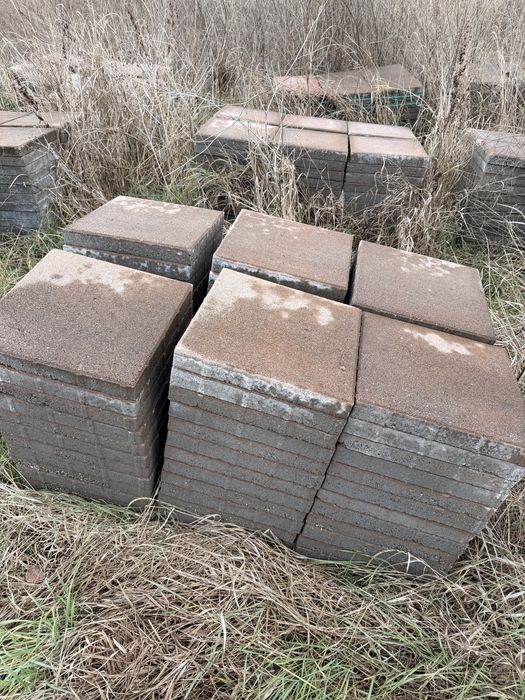 Бетонови бордюри, тухли, плочки и керемиди