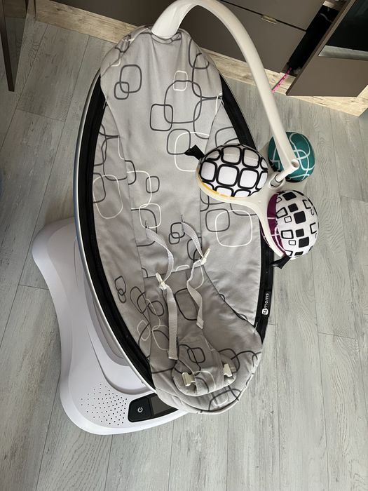 4 moms balansoar bebelusi