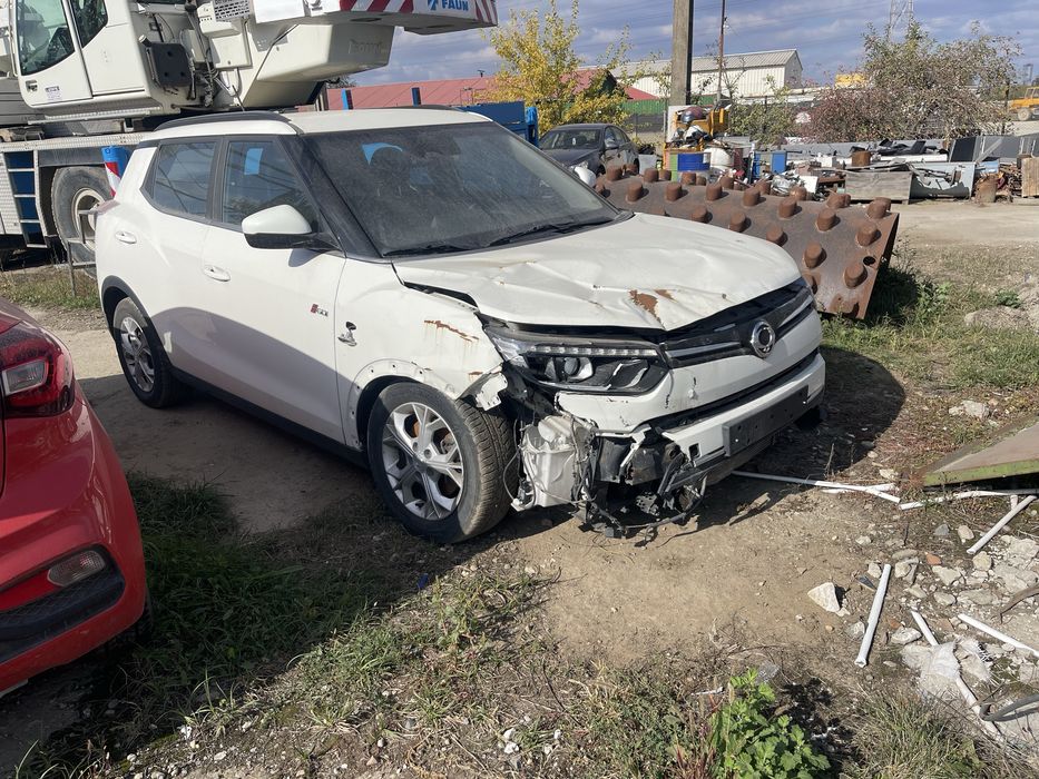Ssangyong tivoli 4x4 automata avariat lovit, 60.000 km functionala