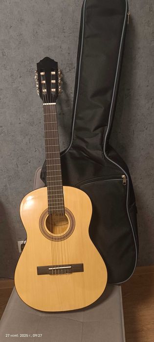 Гитара акустическая фирмы veston
