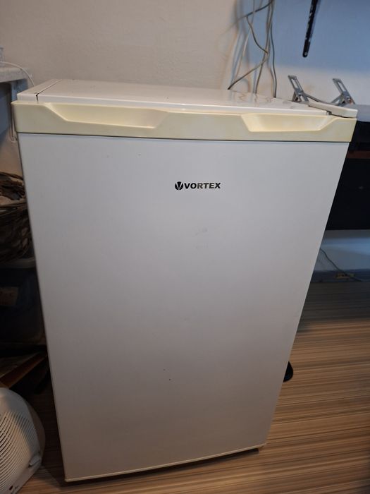 Frigider aproximativ 90×50×50 cm