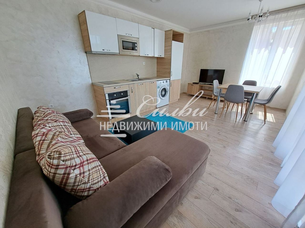 Дава се под наем Тристаен апартамент в Шумен, Пазара - 88 кв.м за 456.45 € - Снимка #1