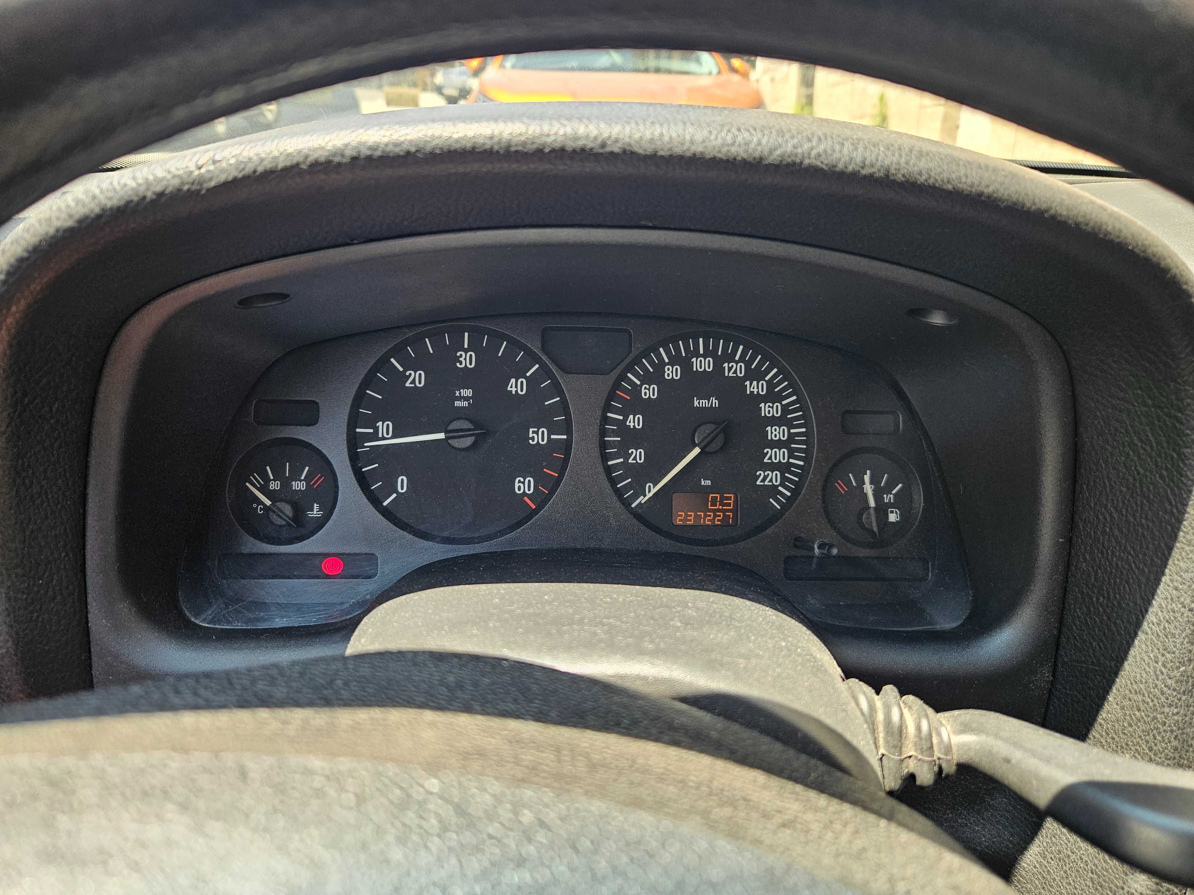 Автомобил Opel Astra