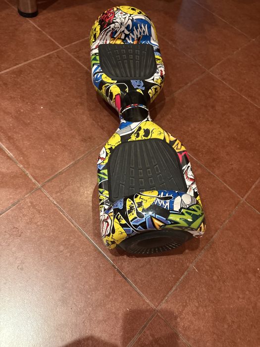 Van hoverboard nou nout de 4 ori m am dat pe el are si bluetooth