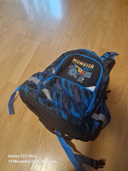 Детска ученическа раница с ергономичен гръб