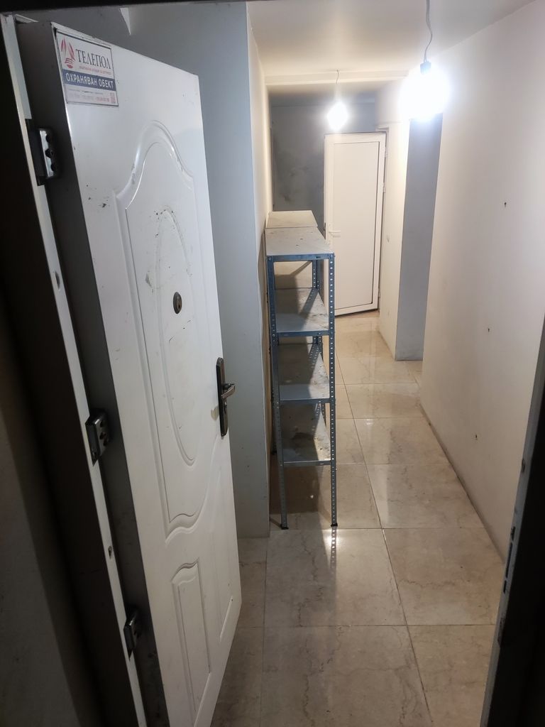 Дава се под наем Офис в Шумен, 5-ти полк - 40 кв.м за 178.5 € - Снимка #3