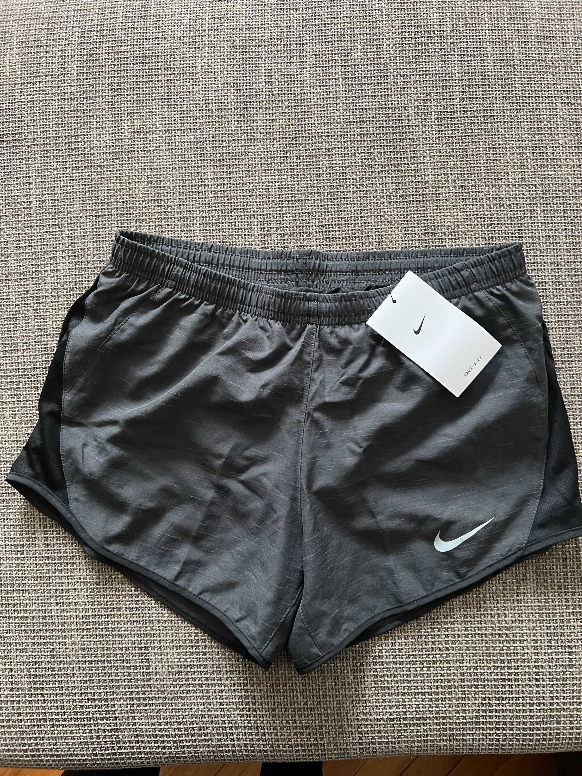 Pantaloni scurti NIke xs