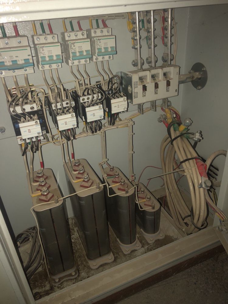 100 kvarli Reaktiv Energiya Kompensatori