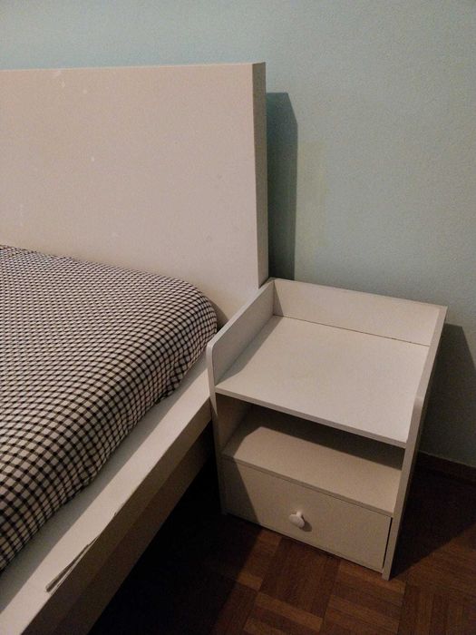 Pat cu saltea 140X200 cm cu noptiere