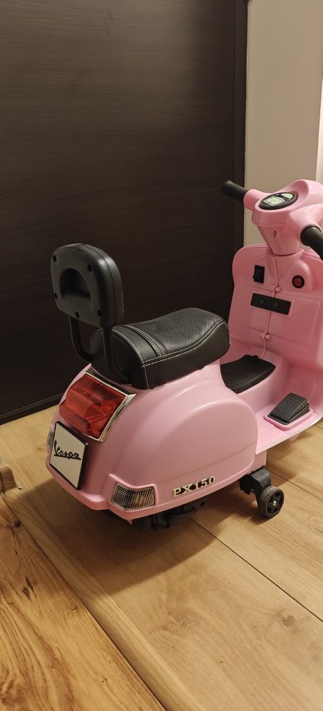 Scuter electric copiii VESPA (fetițe)