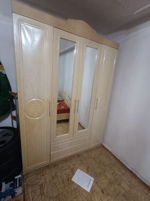 Шкаф и Камод.    .