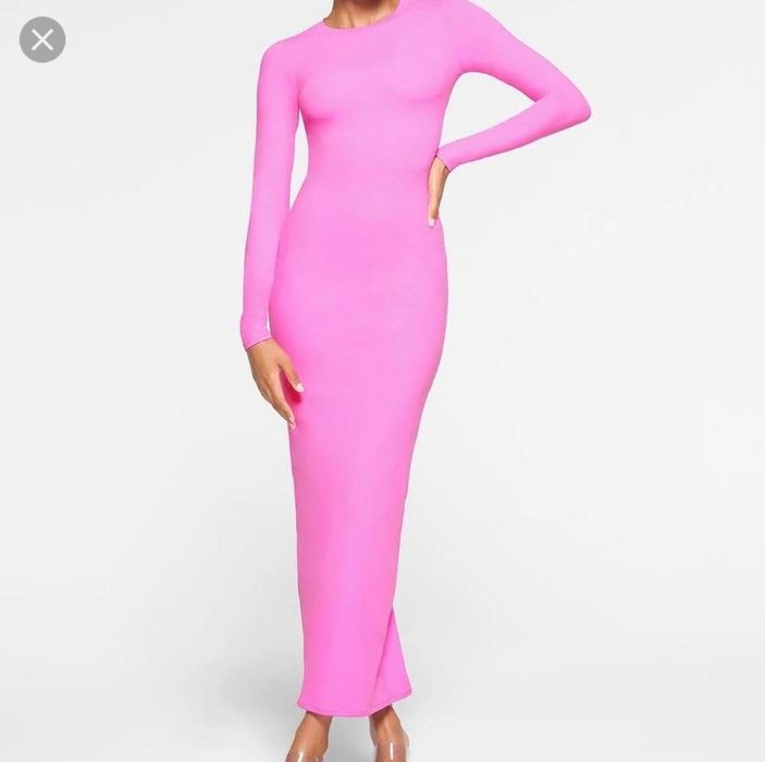 Рокля Skims в розов цвят