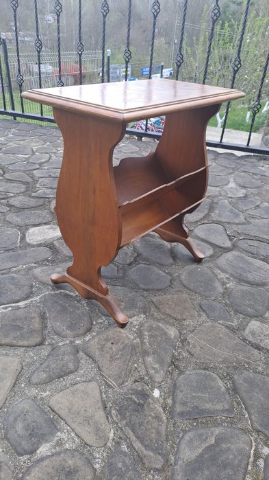 Suport din lemn pentru reviste