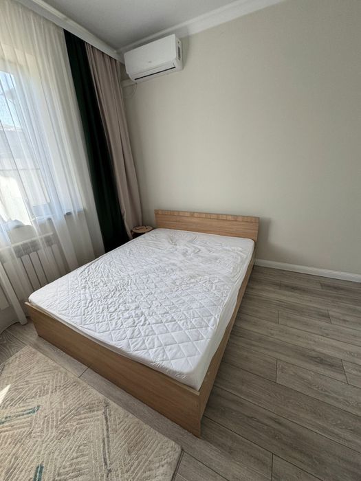 Продам двух спальнюю кровать с ортопедическим матрасом