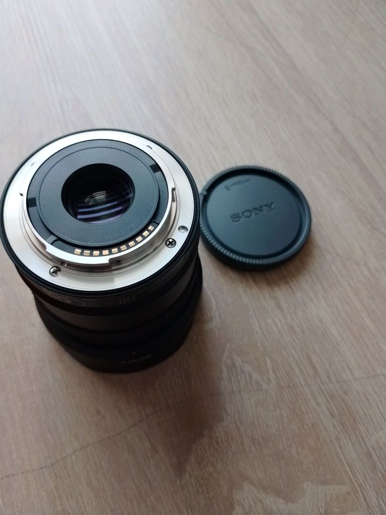 фотообектив Sony