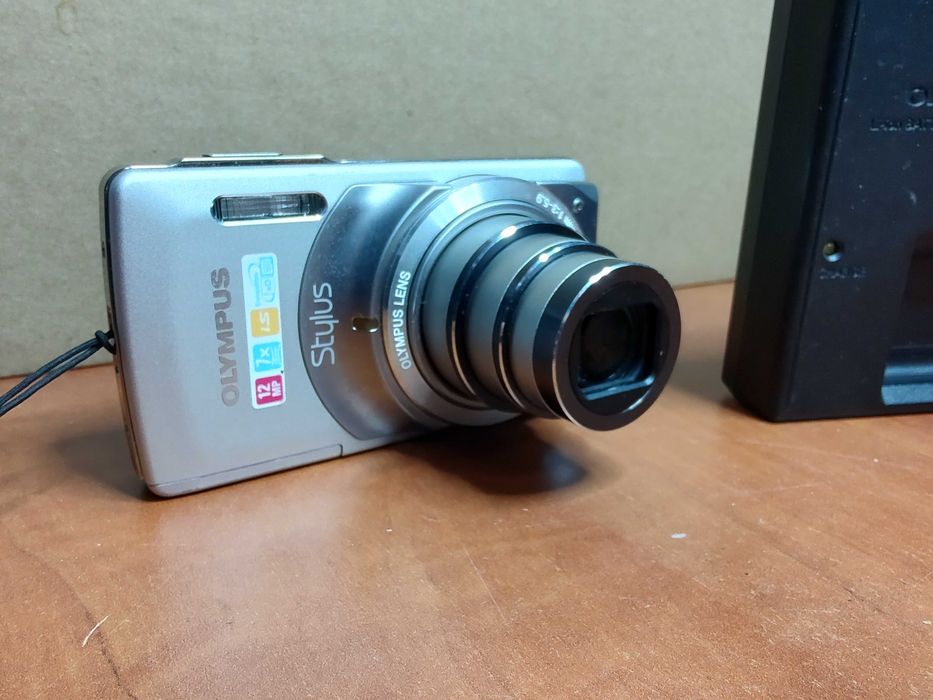 Aparat foto digital Olympus Stylus 7010 12MP complet
