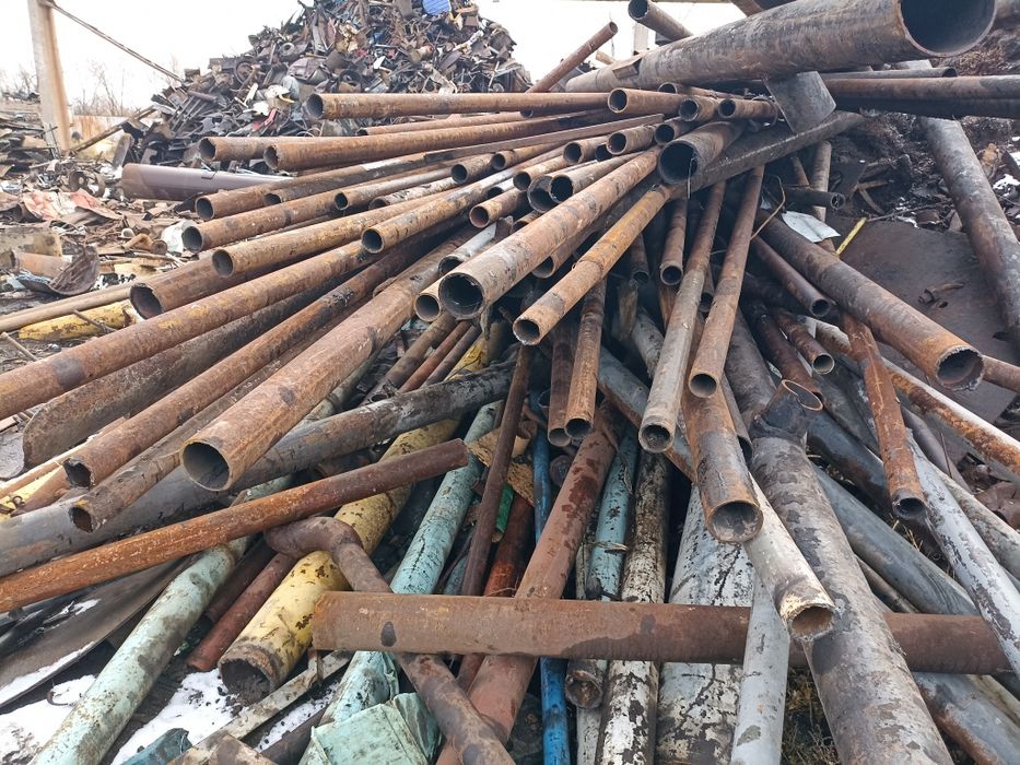 Продам трубу диаметр от 35 котловой до 1220.по цене металла