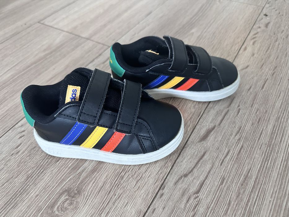 Маратонки Адидас 23номер