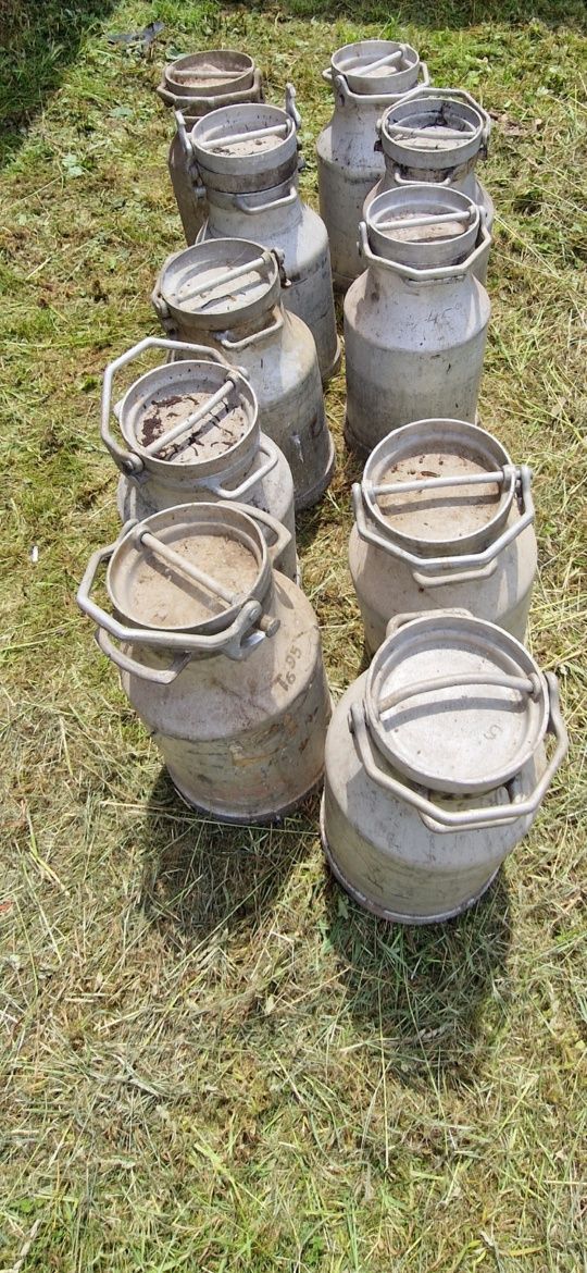 Vand 10 bidoane aluminiu