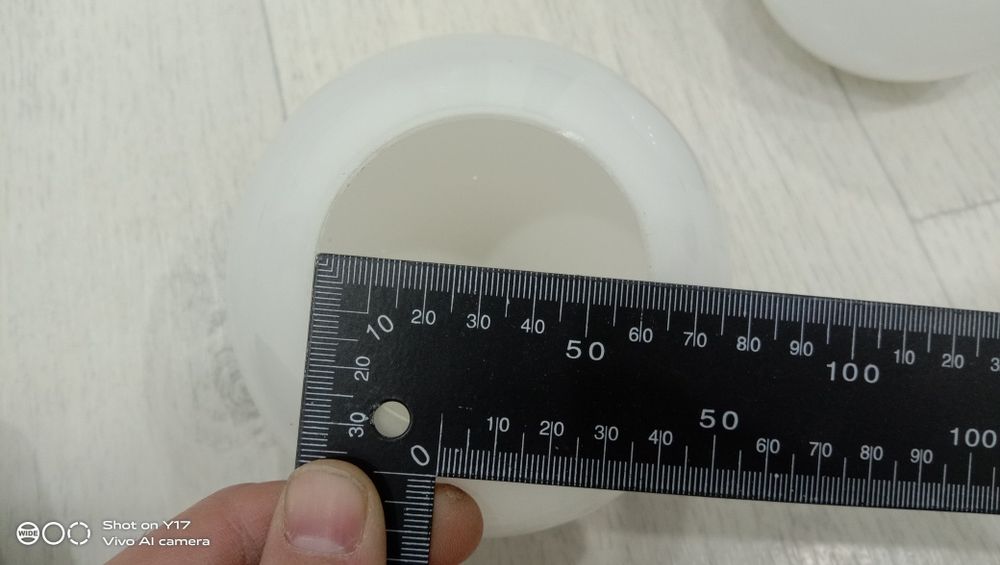 Продам плафон стеклянный размеры на фото видно 500тг.каждая