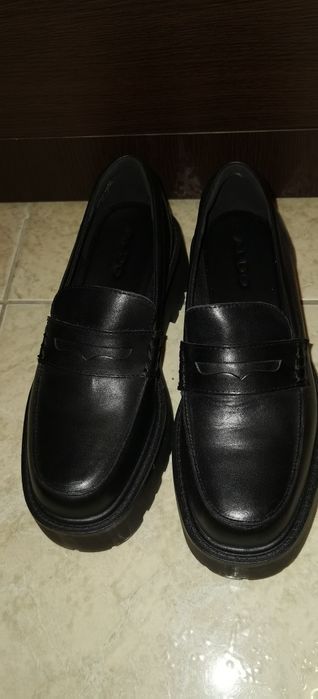 Mocasini sau loafers din piele naturala