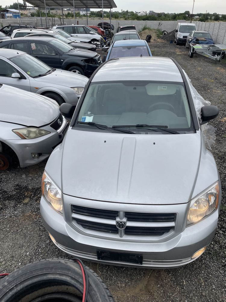 Dezmembrez dodge caliber benzina/motorina