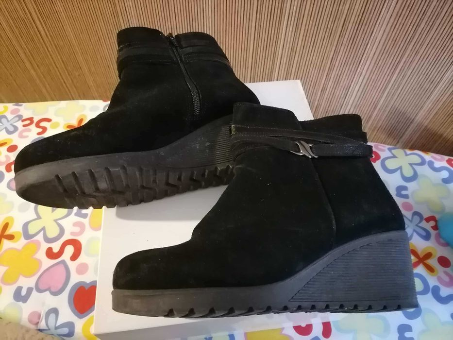 Дамски боти от естествен велур на платформа