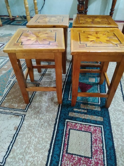 Стол кухонный и 4 табурета , дерево натуральное, ручная работа