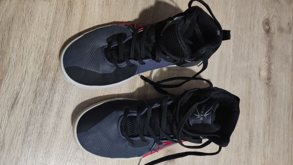 Încălțăminte sport baschet 41