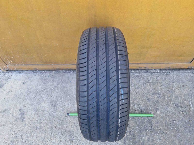 1 Michelin R18 235/55
лятна гума 
DOT0422