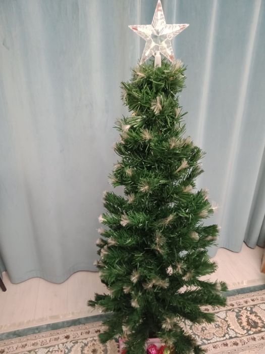 Продаю Новогоднию елку, состояние отличное