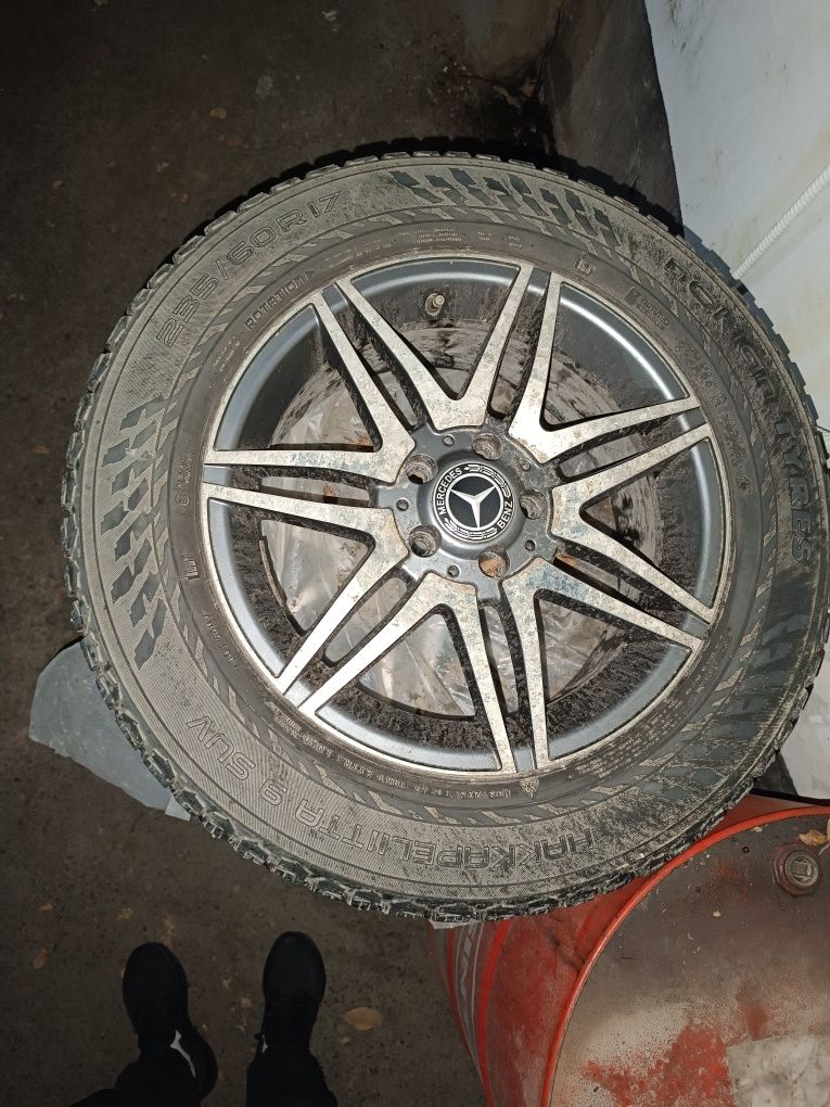 Продам диски с резиной 235 60 r17