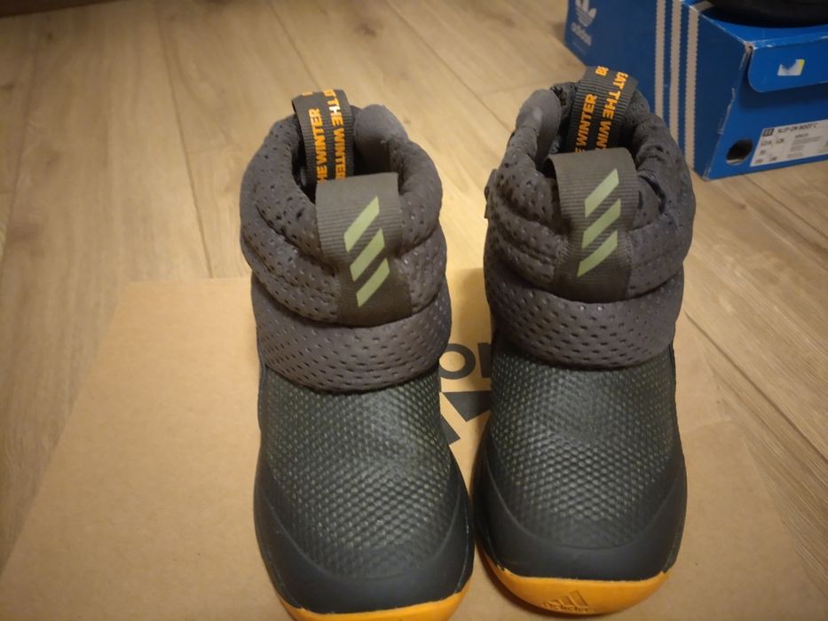 Продавам Адидас RapidaSnow I