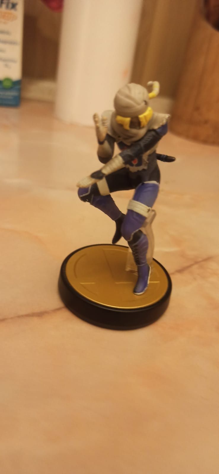 Figurina Nintendo Amiibo - Sheik , cea din imagini . Preț 70