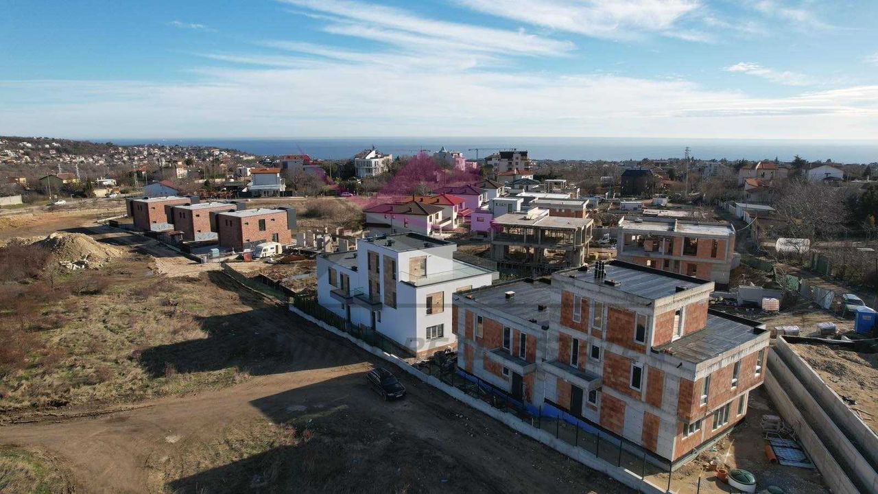 Продава се Къща в Варна, м-т Траката - 279 кв.м за 1685 €/кв.м - Снимка #1