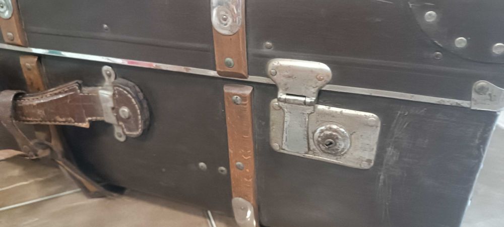 Ретро куфар подходящ за декорация, реквизит, пропсове, фотосесии